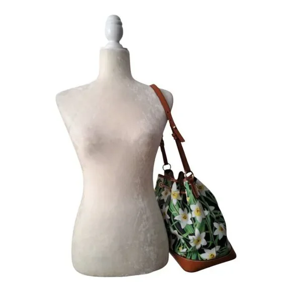 Dooney & Bourke Daffodil Tassel Drawstring Bucket Bag Purse Floral Leather Trim - Picture 3 of 13